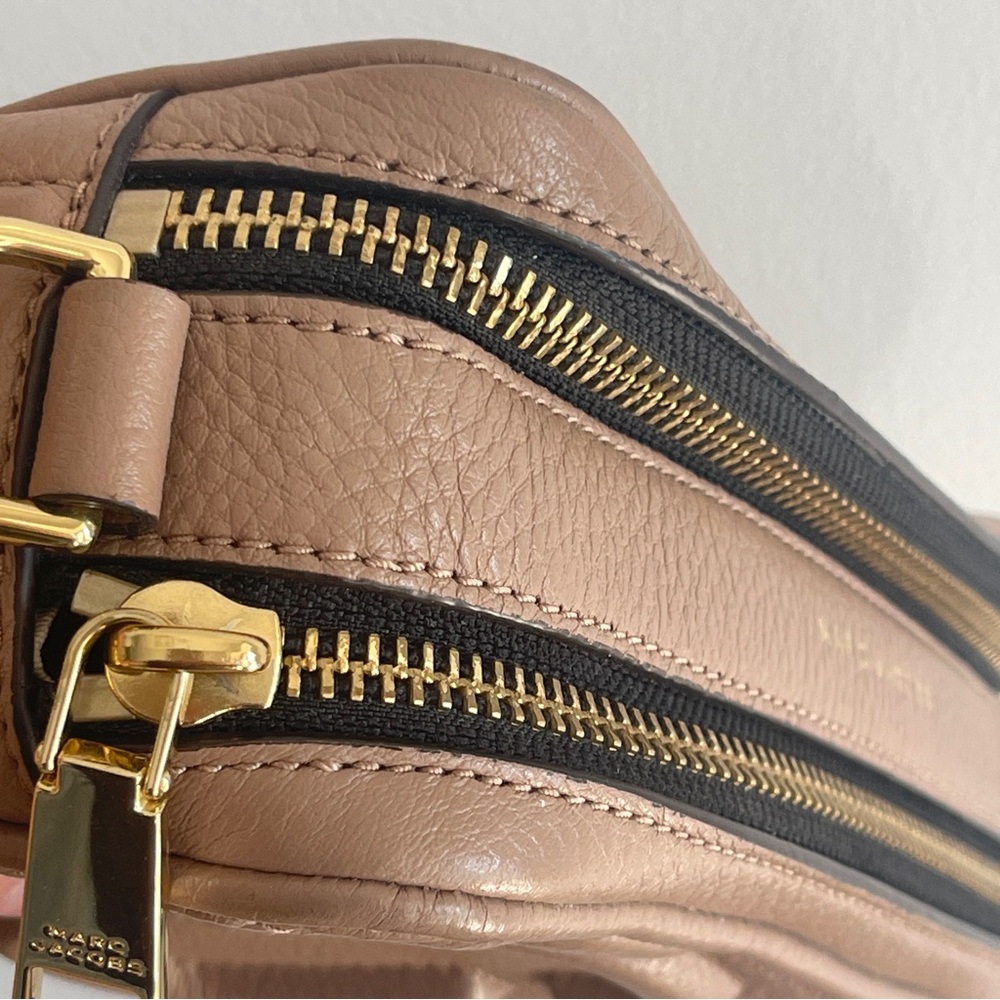 Marc Jacobs The Moto Shot DUSTY BEIGE camera bag pebbled leather crossbody purse - Picture 7 of 13
